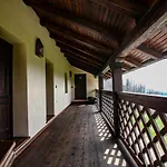 Primula Nature Retreat בית הארחה Sois