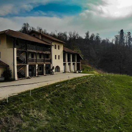 Immerso Nella Natura Con Parcheggio - Primula
